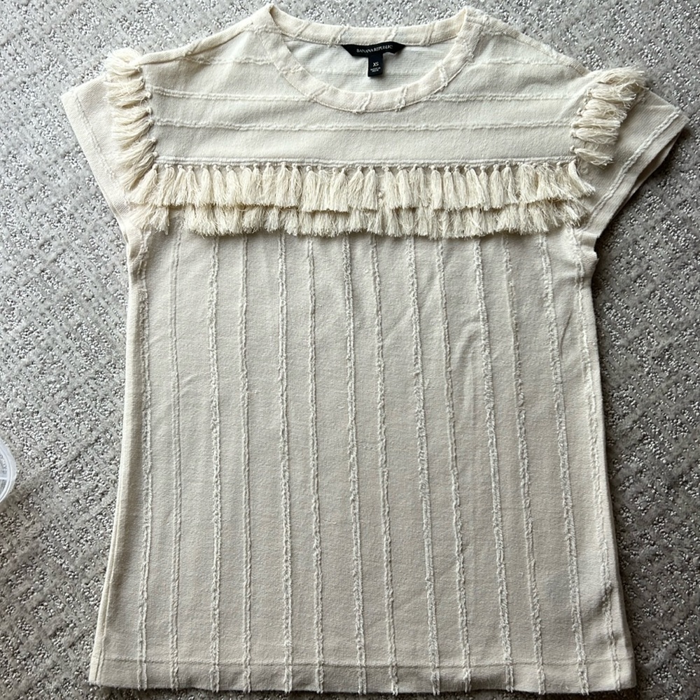 Banana Republic short sleeve fringe top XS‎